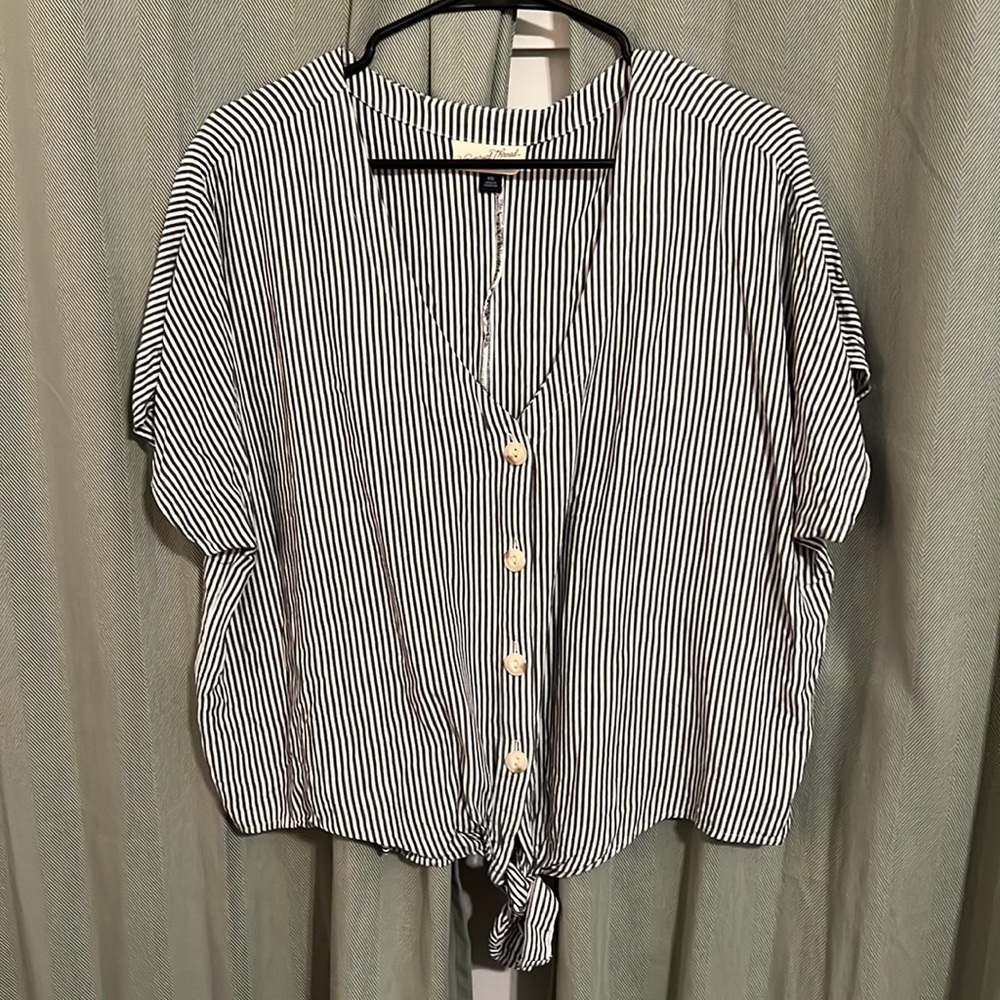 Universal Thread - Short Sleeve Button-Down Shirt